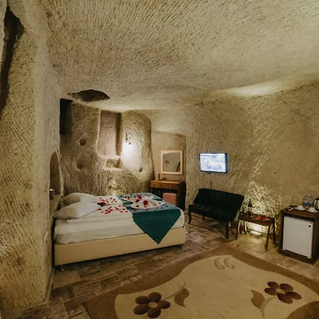 Albatros Cave 3*